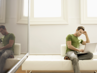 Tricou cu print sau tricou simplu – care este alegerea masculină pentru un look urban cool?