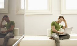 Tricou cu print sau tricou simplu – care este alegerea masculină pentru un look urban cool?